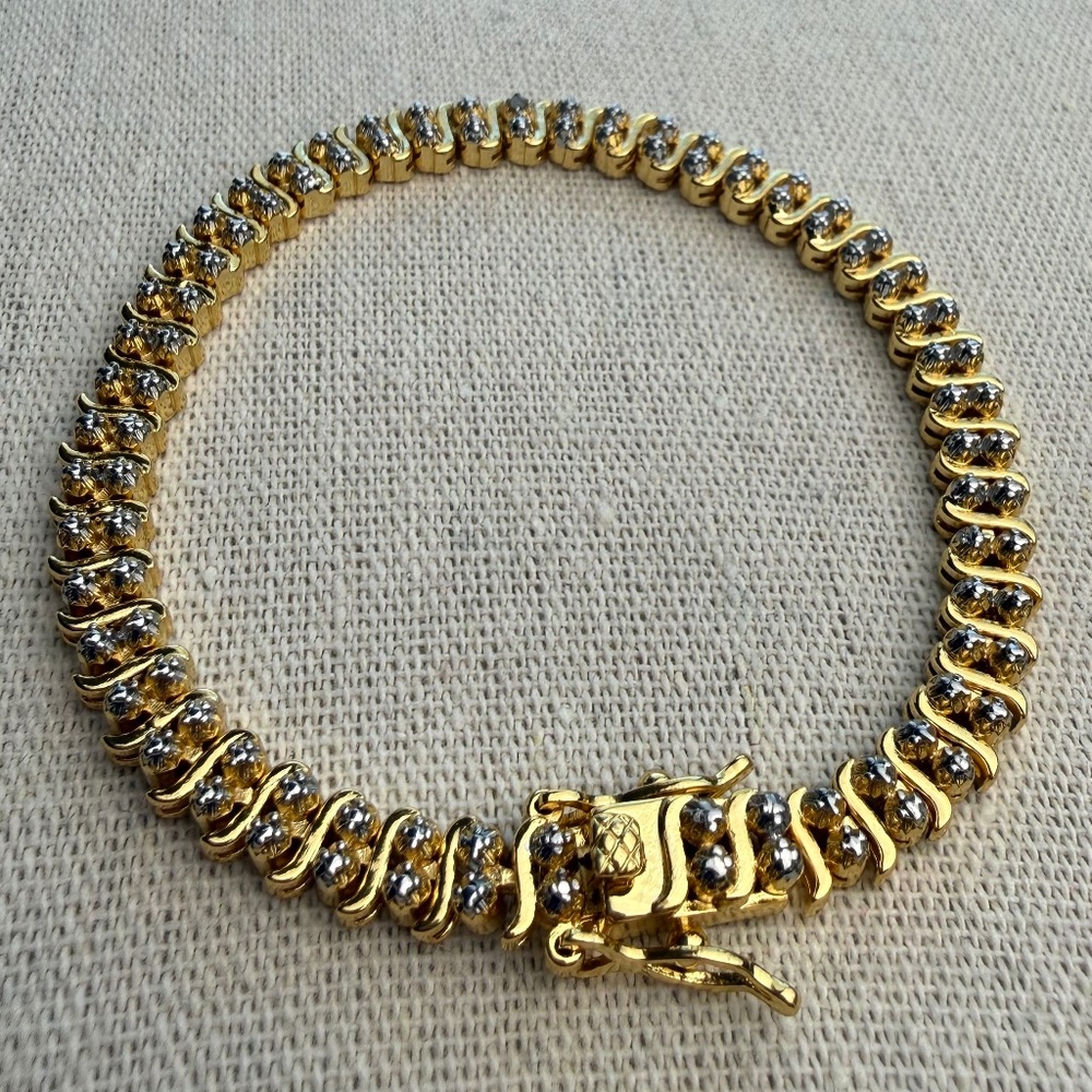 Macys Women Diamond 0.01 C.T Accent S Link Gold Plated Bracelet - Picture 3 of 7